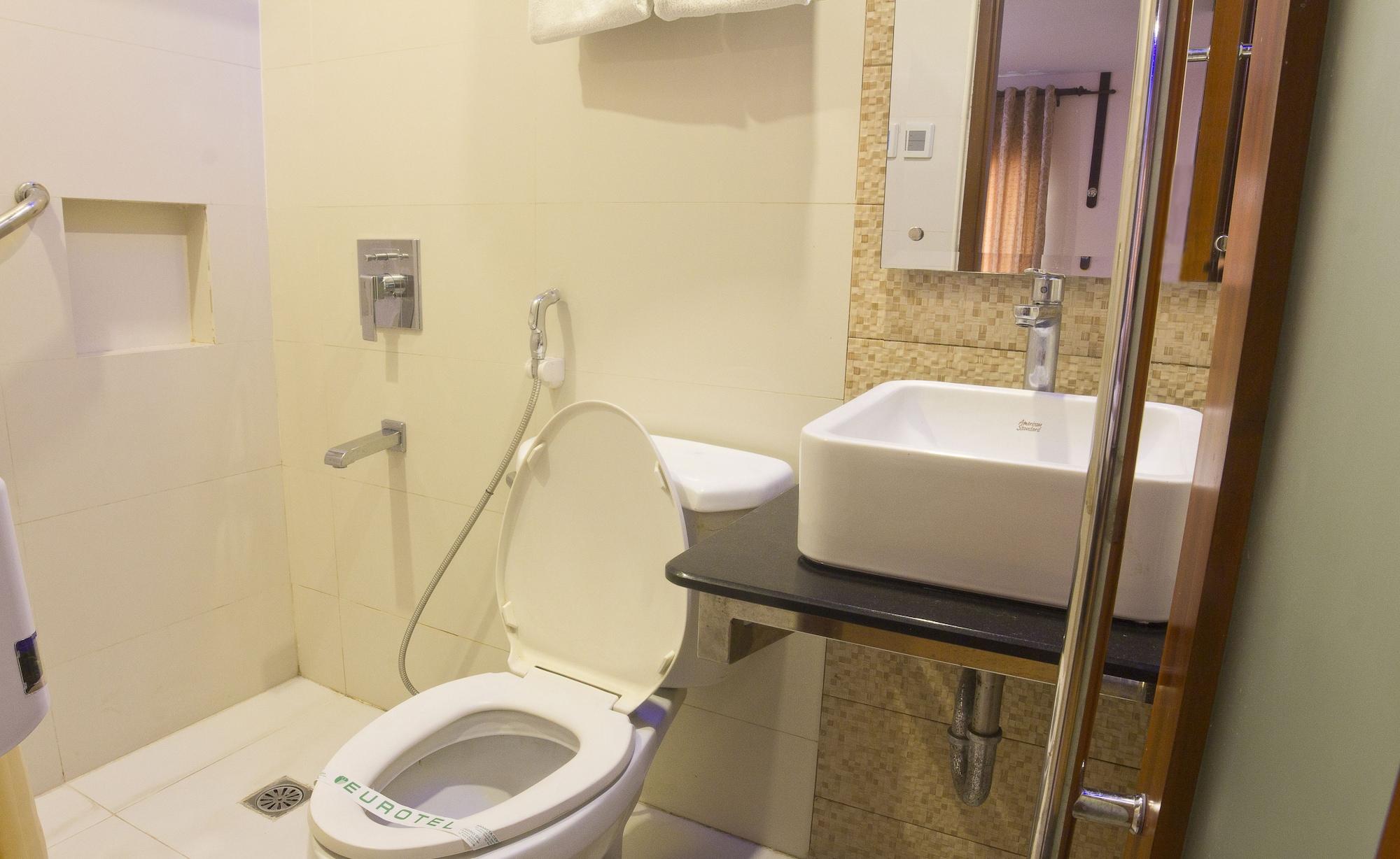Eurotel Makati Makati City Ngoại thất bức ảnh