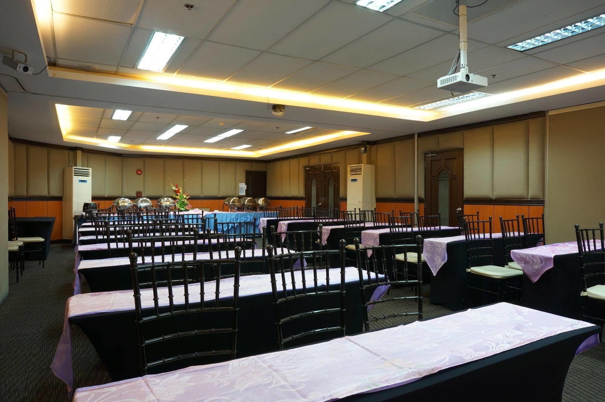 Eurotel Makati Makati City Ngoại thất bức ảnh