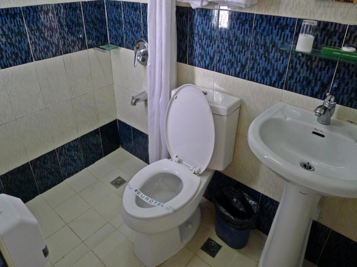 Eurotel Makati Makati City Ngoại thất bức ảnh